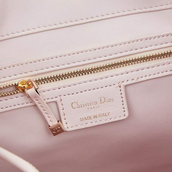 Picture of Dior Handbags _SKUfw239322667fw